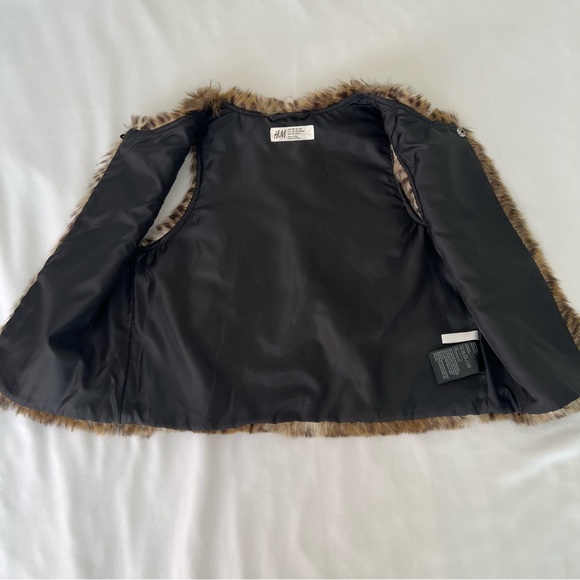 H&M Faux Fur Vest 7-8Y - Picture 7 of 12